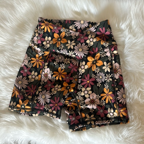 Gilly Hicks Pants - Gilly Hicks crossover shorts